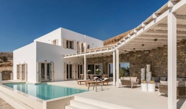 Luxury villa with swimming pool in Mykonos